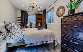 Pet-Friendly Flat W/ Garden Patio & Smart Tv